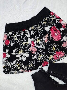 Black and floral print HeartSoul cotton mini skirt with elastic waist